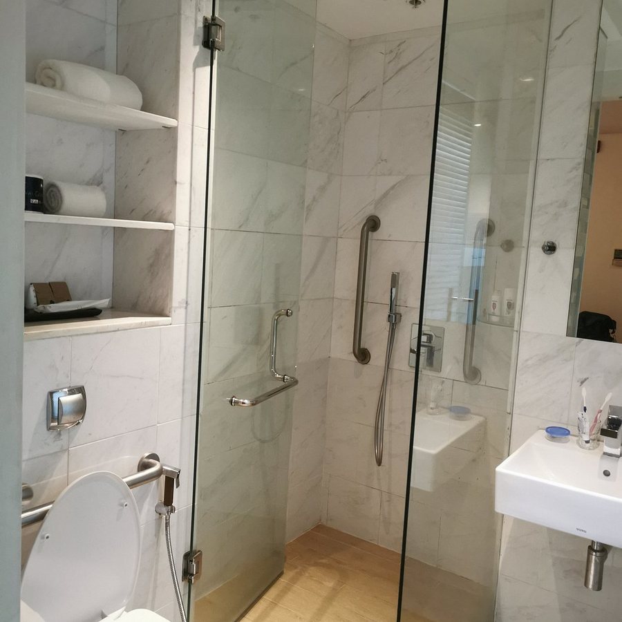 Hotel Clover — Bathroom