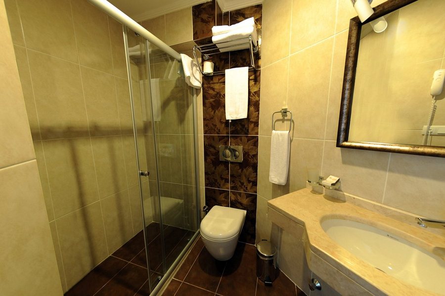 Hotel Coliseum Istanbul — Bathroom