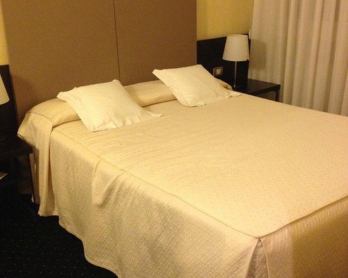 Hotel Colombia — Guest room