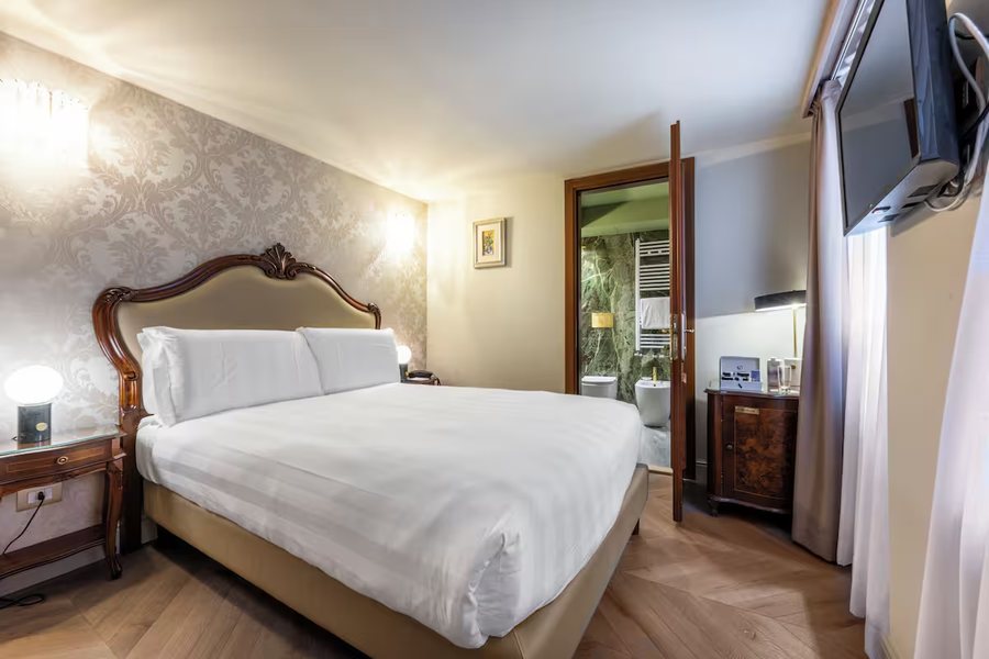 Hotel Colombina — Guest room