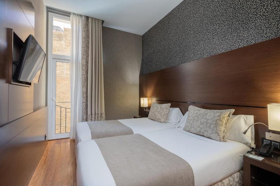 Hotel Colonial Barcelona Barcelona Catalonia — Guest room