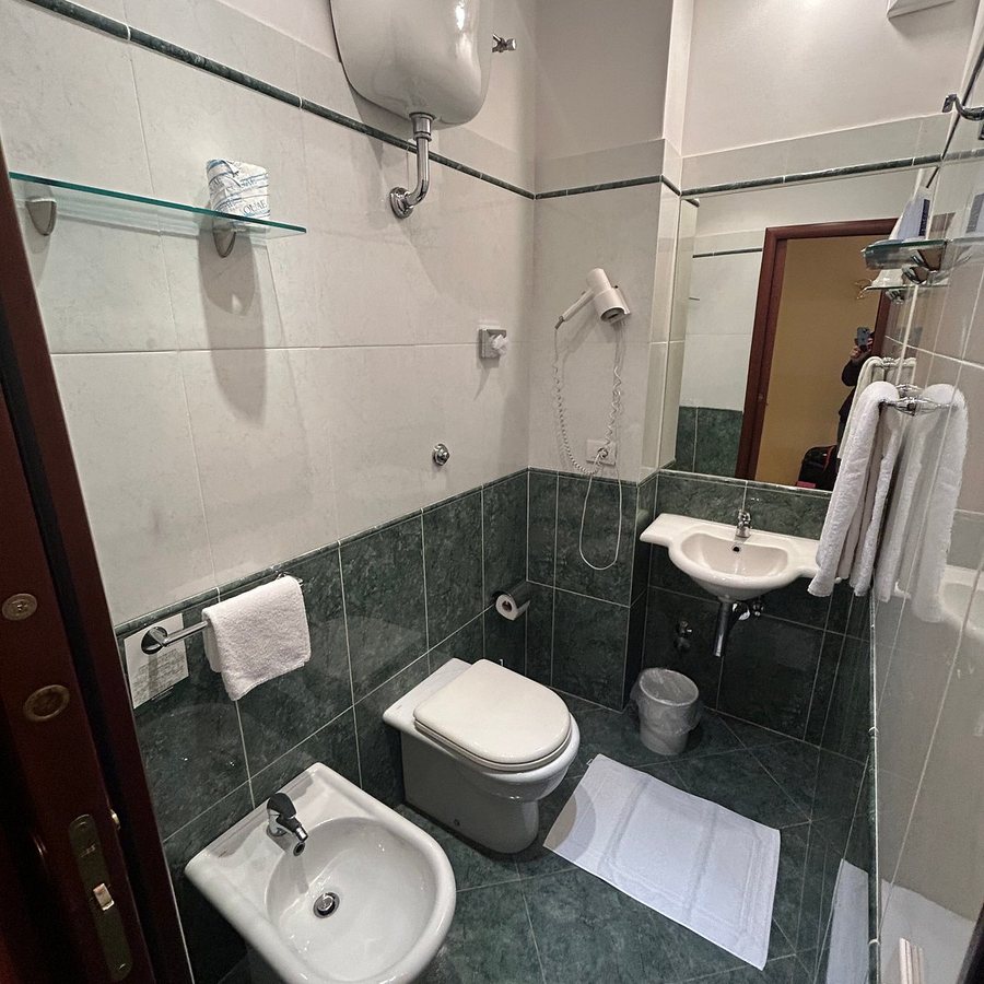 Hotel Colosseum Rome Lazio — Bathroom