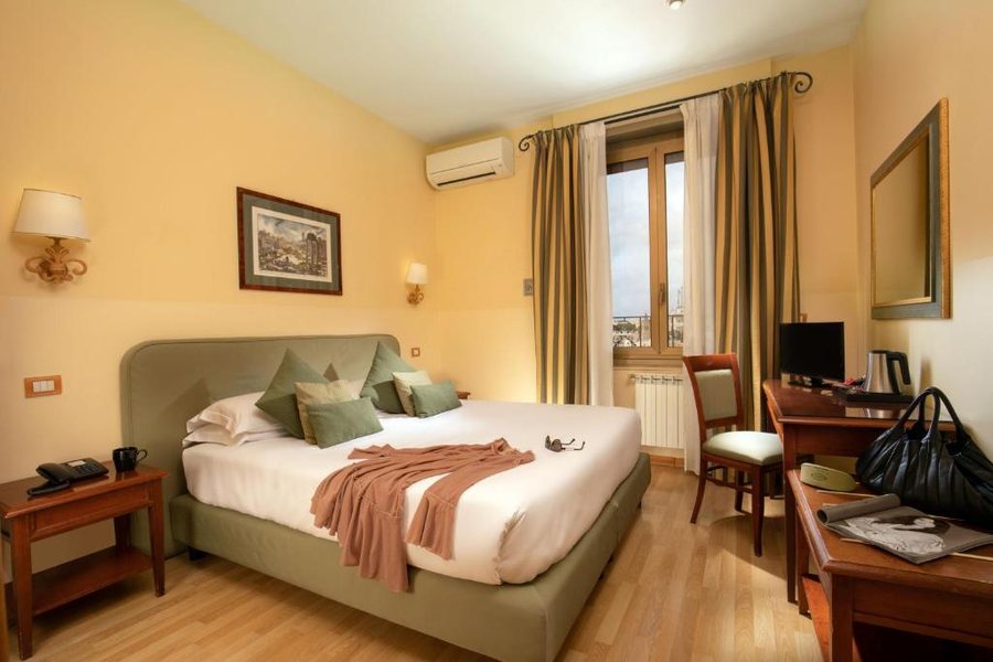 Hotel Colosseum Rome Lazio — Guest room