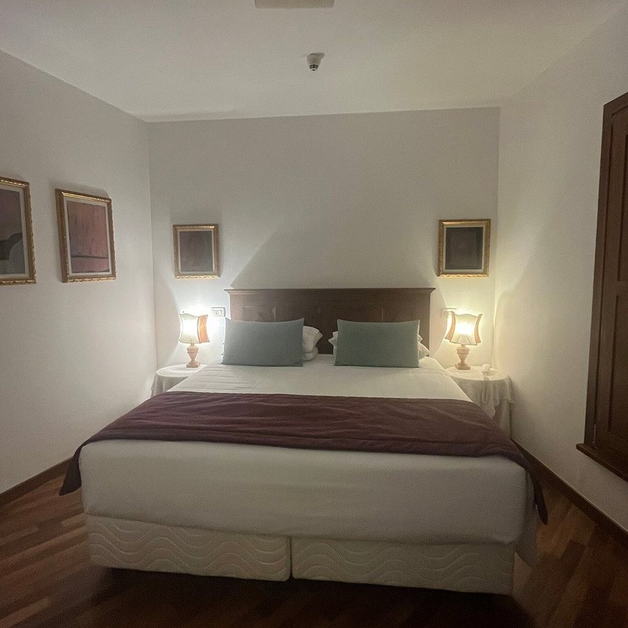 Hotel Columbia — Guest room