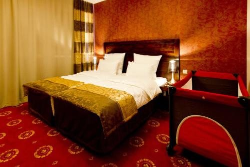 Hotel Columbus — Guest room