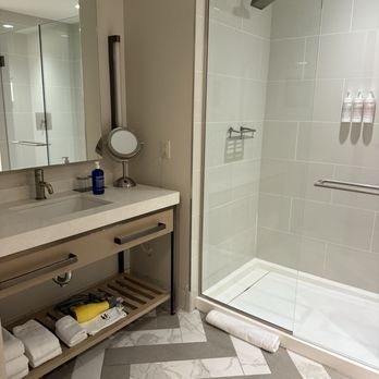 Hotel Commonwealth — Bathroom
