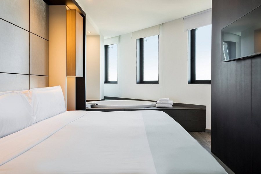Hotel Condal — Guest room