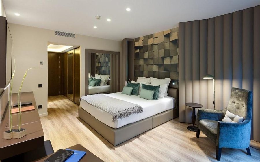 Hotel Condes De Barcelona Barcelona Catalonia — Guest room