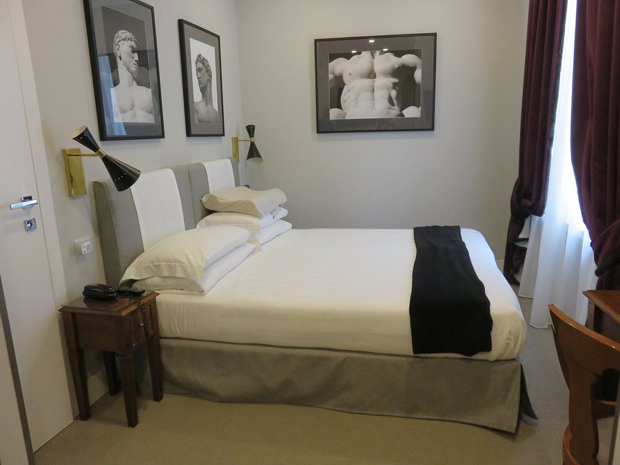Hotel Condotti — Guest room