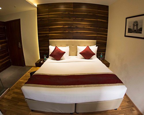 Hotel Connaught Royale — Guest room