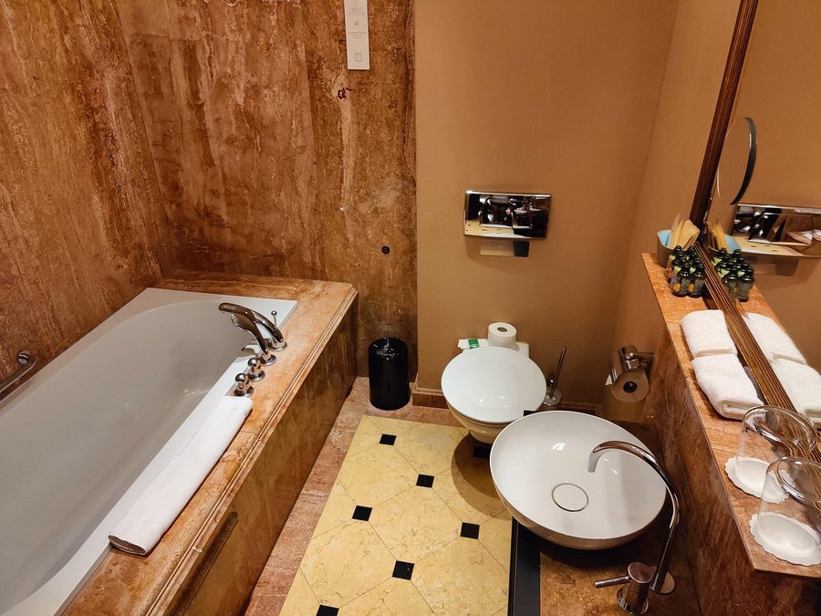 Hotel Copernicus — Bathroom