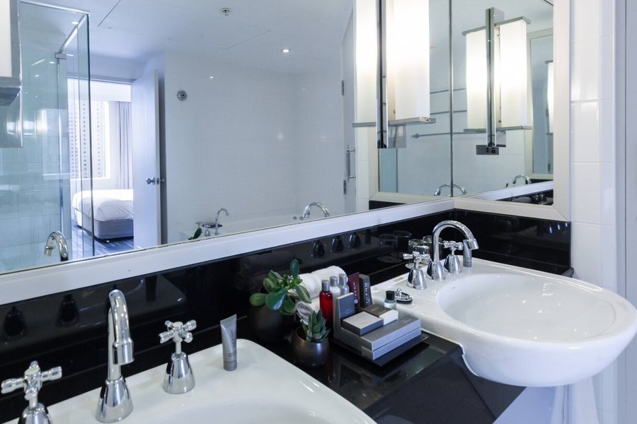 Hotel Coronation — Bathroom
