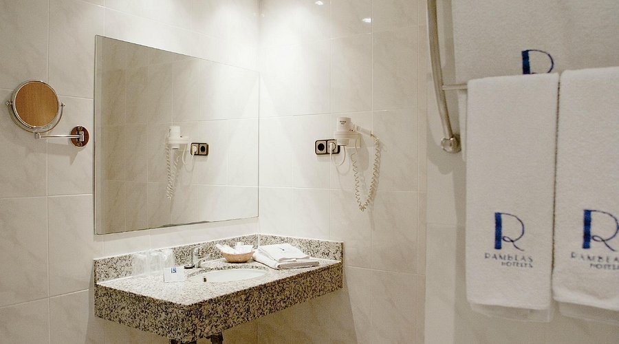 Hotel Cortes Rambla Barcelona Catalonia — Bathroom