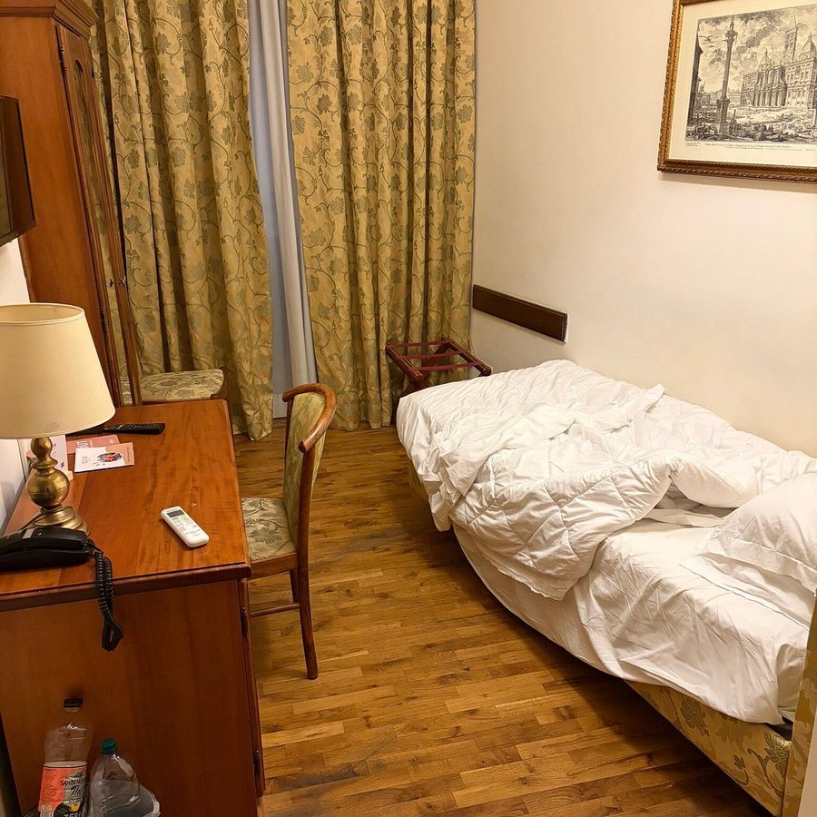 Hotel Cortina — Guest room