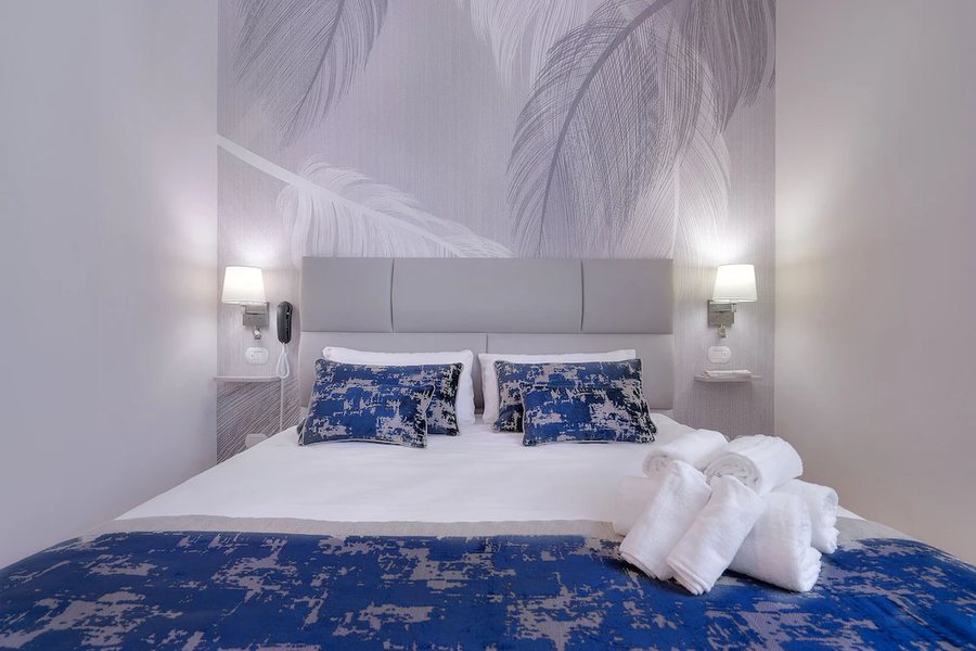 Hotel Cosmos — Guest room