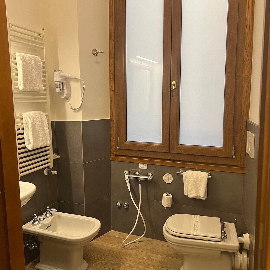 Hotel Costantini — Bathroom