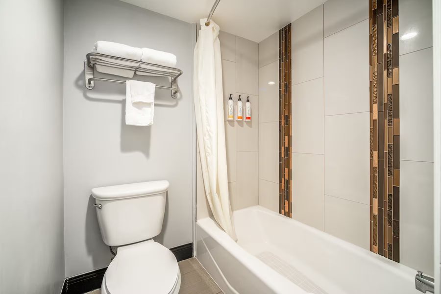 Hotel Covell Los Angeles California — Bathroom