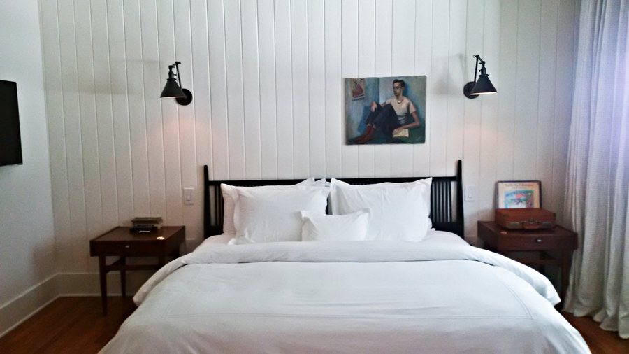 Hotel Covell Los Angeles California — Guest room