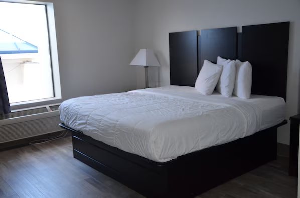 Hotel Covington — Guest room