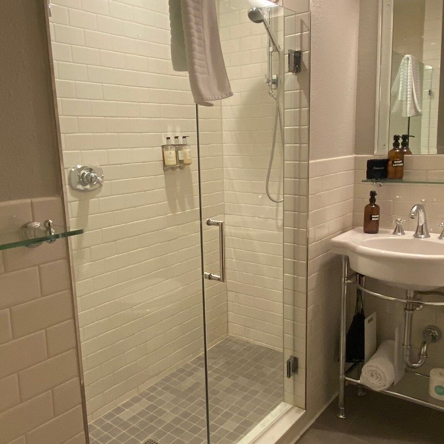 Hotel Crocodile — Bathroom
