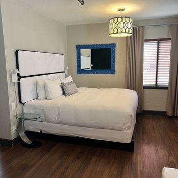 Hotel Crocodile — Guest room