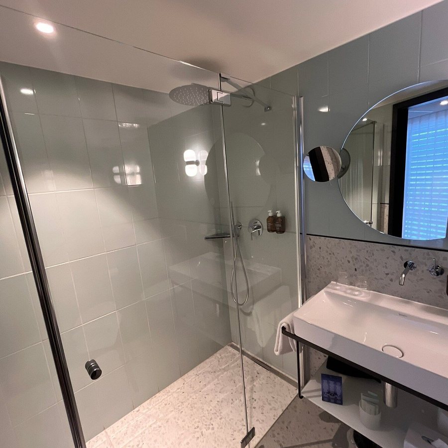 Hotel D Bulle La Gruyere — Bathroom