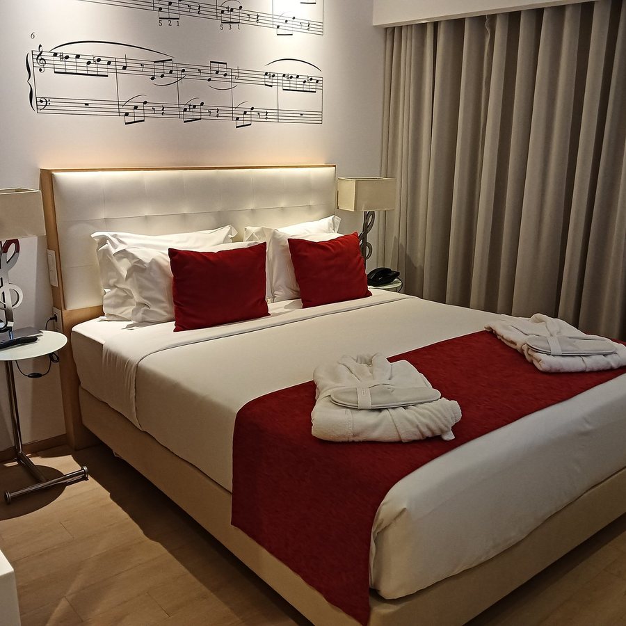 Hotel da Musica — Guest room