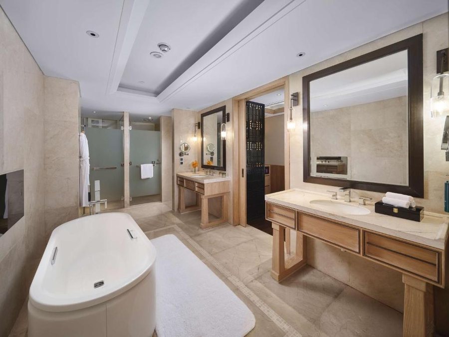 Hotel Dali — Bathroom
