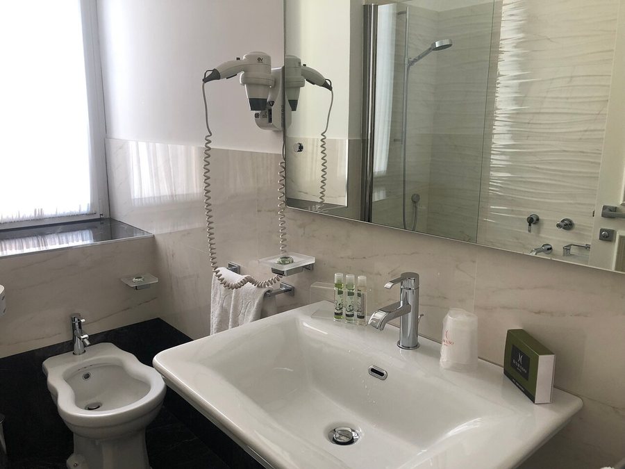 Hotel Damaso — Bathroom