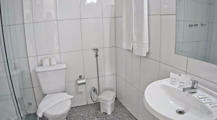 Hotel Dan Inn Planalto — Bathroom