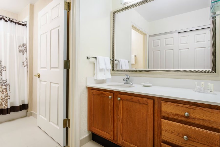 Hotel Daphne — Bathroom