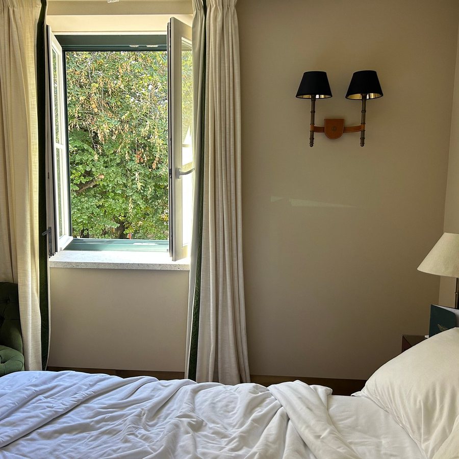 Hotel das Amoreiras Lisbon — Guest room