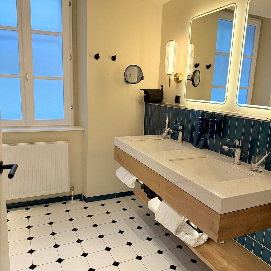 Hotel Das Triest — Bathroom