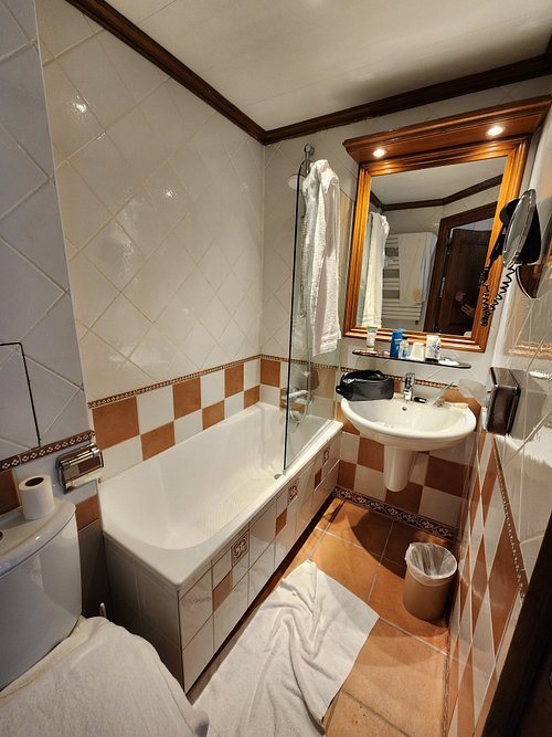 Hotel de Fleurie Saint Germain des Pres — Bathroom
