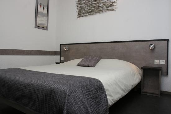 Hotel de France — Guest room