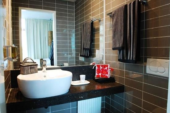 Hotel De Koopermoolen — Bathroom