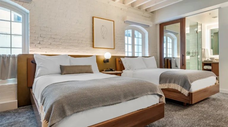 Hotel de L Eau Vive — Guest room