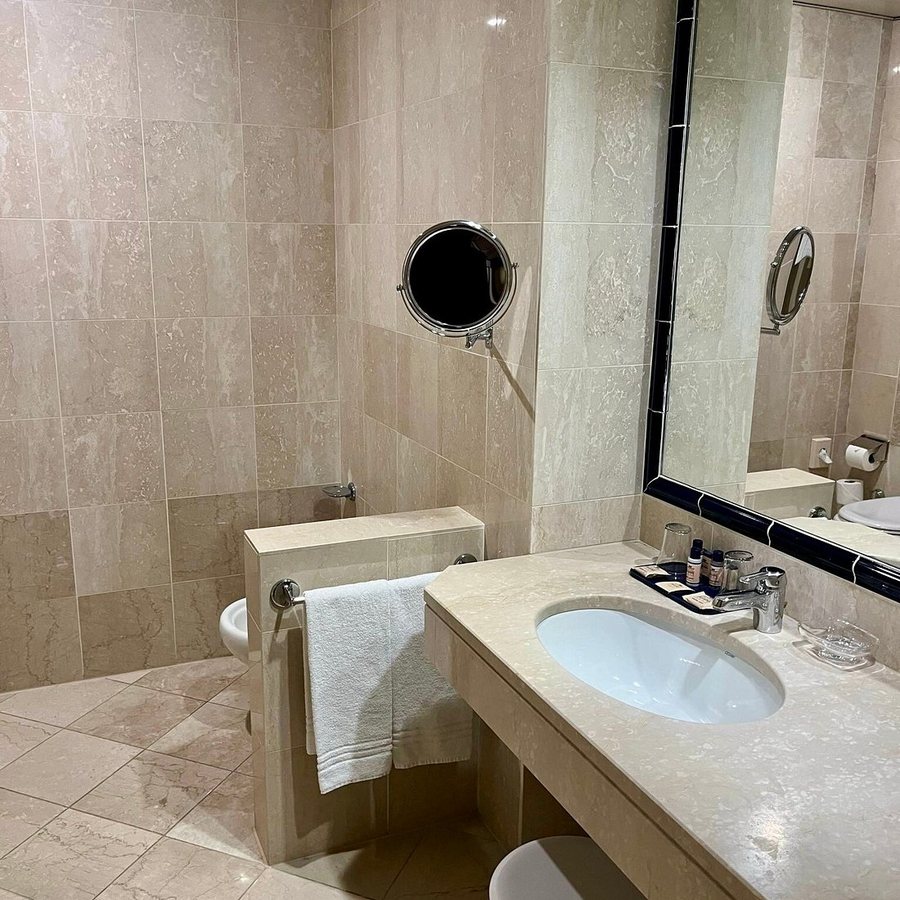 Hotel De La Paix Lugano — Bathroom
