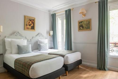 Hotel De La Porte Doree — Guest room