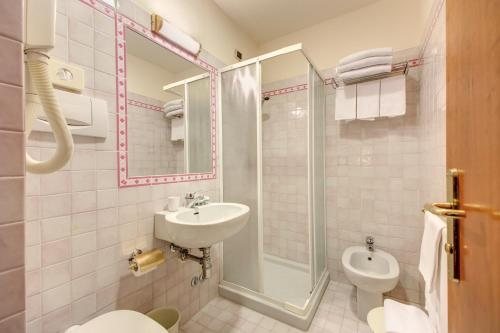 Hotel de Lanzi — Bathroom