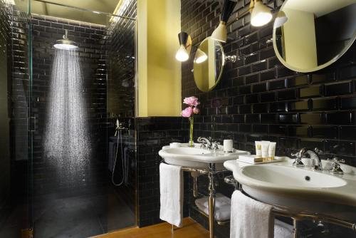 Hotel De Ricci — Bathroom