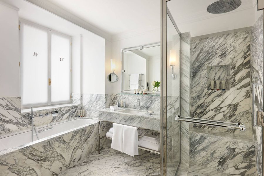 Hotel de Russie — Bathroom