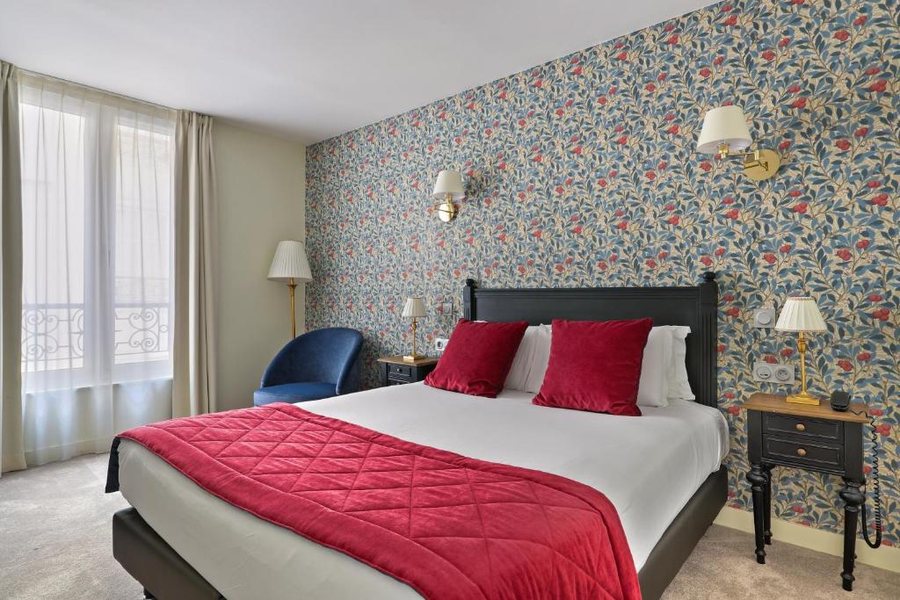 Hotel de Sevres — Guest room