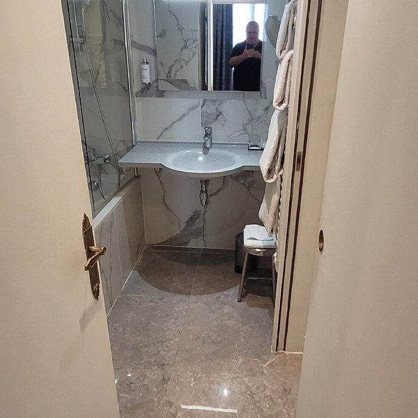 Hotel De Varenne — Bathroom