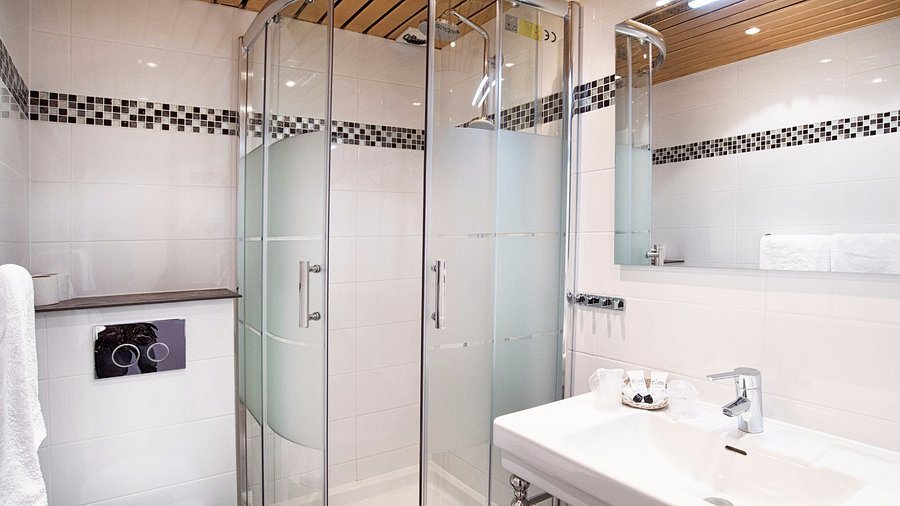 Hotel de Venise — Bathroom