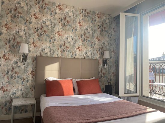 Hotel de Venise — Guest room