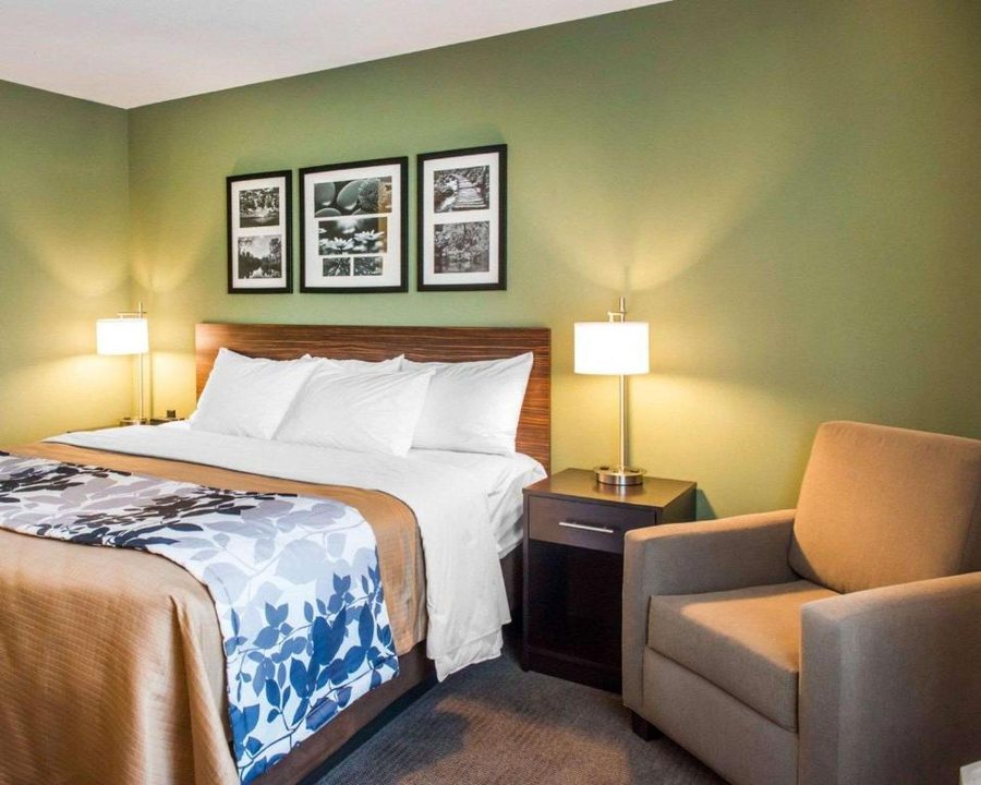 Hotel DeFuniak — Guest room