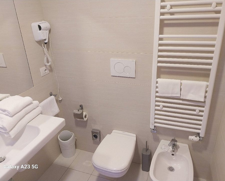 Hotel degli Arcimboldi — Bathroom