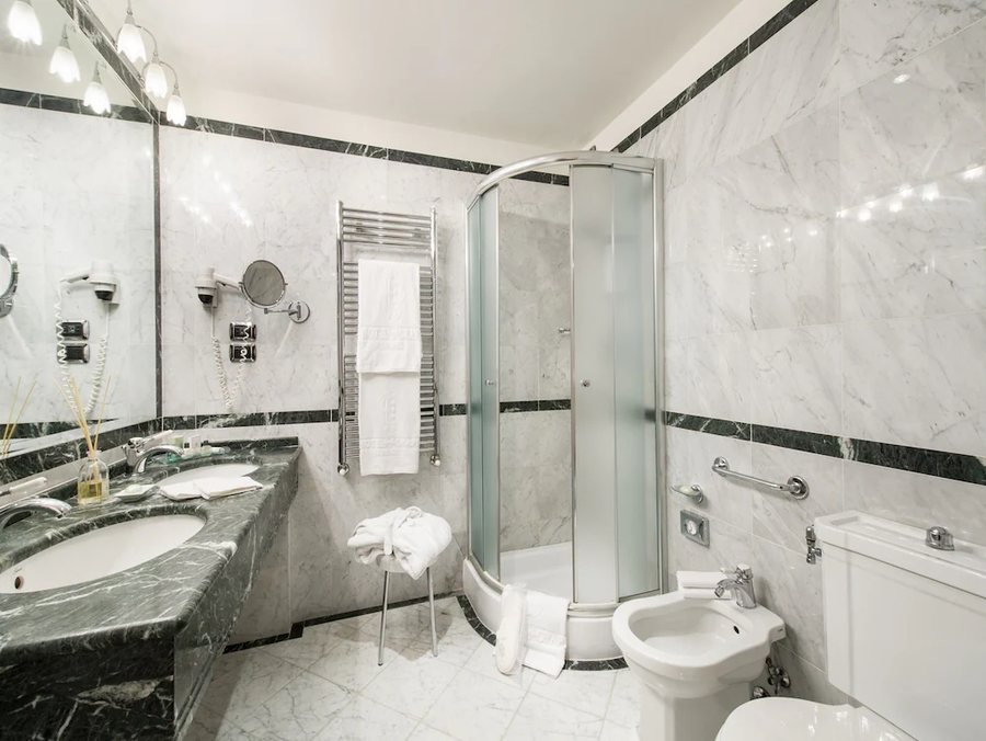 Hotel Degli Orafi — Bathroom