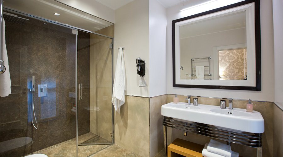 Hotel Dei Cavalieri Milan Duomo — Bathroom